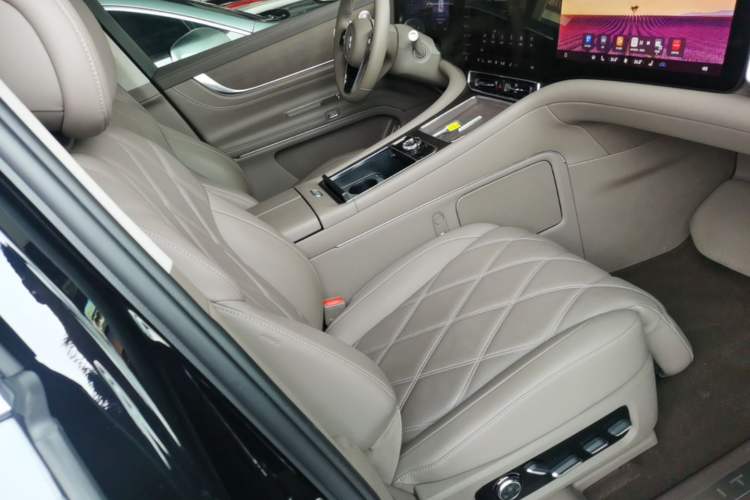 Used Hima AITO M9 2025 Extended-Range Ultra Version 52 kWh 6-Seater Right Front Seat