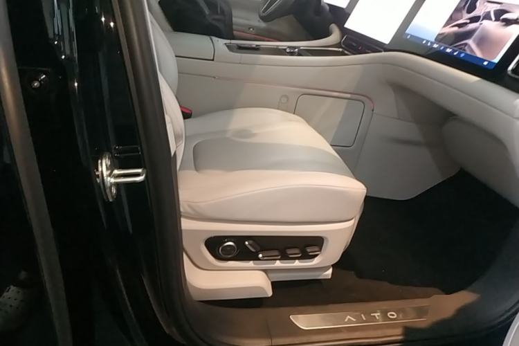 Used Hima AITO M9 2025 Extended-Range Ultra Version 52 kWh 5-Seater Edition Right Front Seat
