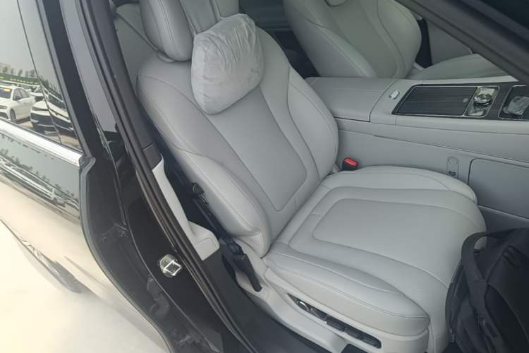 Used Hima AITO M9 2025 Extended-Range Ultra Version 52 kWh 5-Seater Edition Right Front Seat