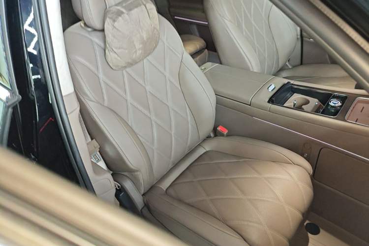 Used Hima AITO M9 2025 Extended-Range Max Version 52 kWh 6-Seater Edition Right Front Seat