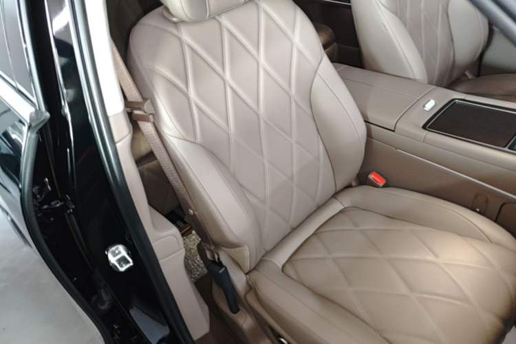 Used Hima AITO M9 2025 Extended-Range Ultra Version 52 kWh 6-Seater Right Front Seat