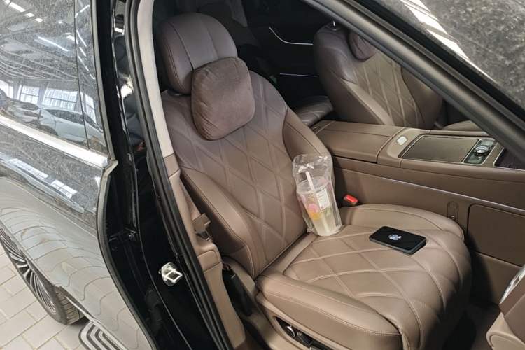 Used Hima AITO M9 2025 Extended-Range Ultra Version 52 kWh 6-Seater Right Front Seat