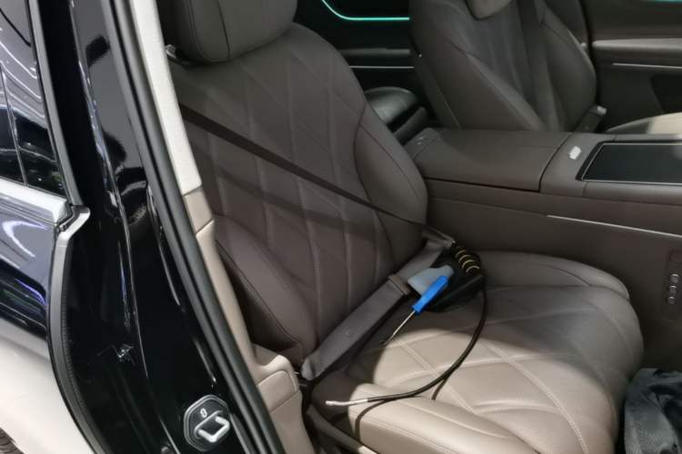 Used Hima AITO M9 2025 Extended-Range Max Version 52 kWh 6-Seater Edition Right Front Seat