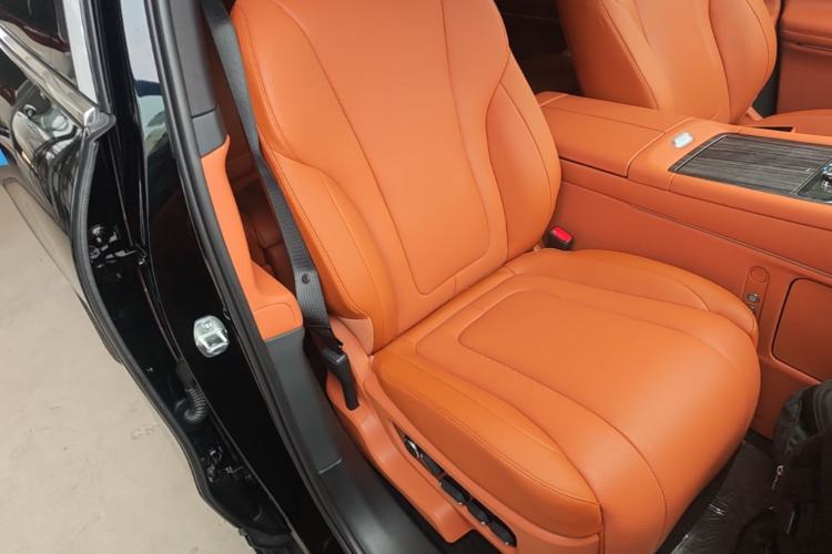 Used Hima AITO M9 2025 Model Range-Extended Ultra Edition 52kWh 6-seater (896-line LiDAR) Right Front Seat