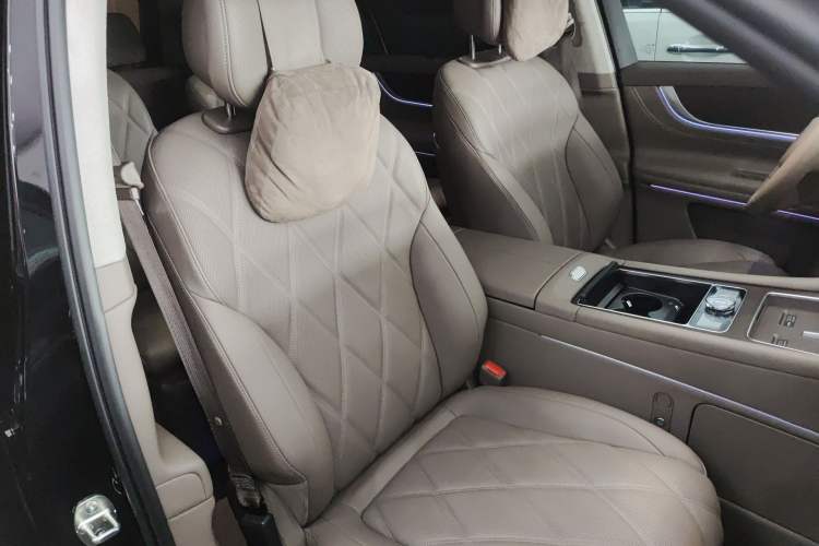 Used Hima AITO M9 2025 Extended-Range Ultra Version 52 kWh 6-Seater Right Front Seat