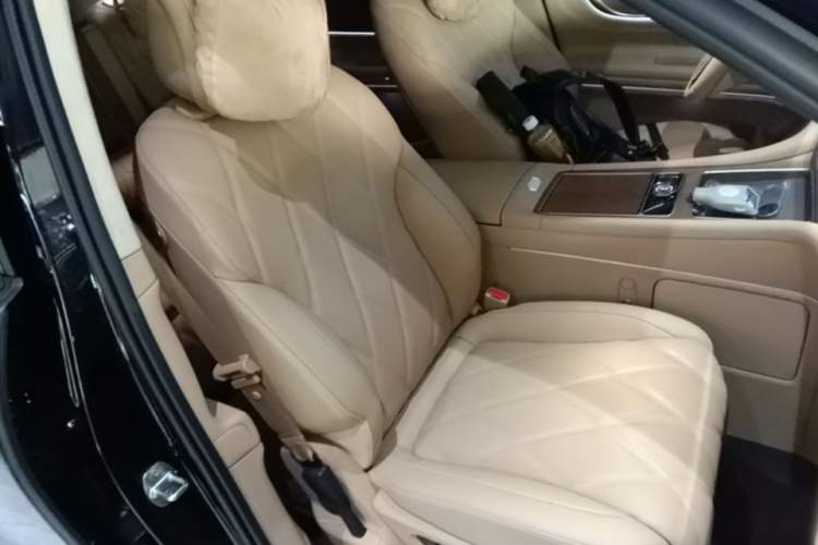 Used Hima AITO M9 2025 Extended-Range Ultra Version 52 kWh 6-Seater Right Front Seat