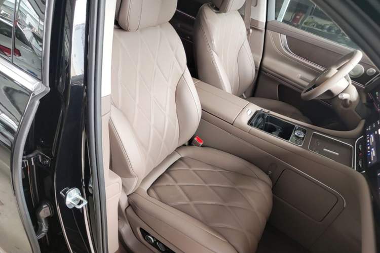 Used Hima AITO M9 2025 Extended-Range Ultra Version 52 kWh 5-Seater Edition Right Front Seat