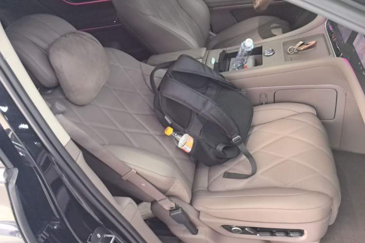 Used Hima AITO M9 2025 Extended-Range Ultra Version 52 kWh 5-Seater Edition Right Front Seat