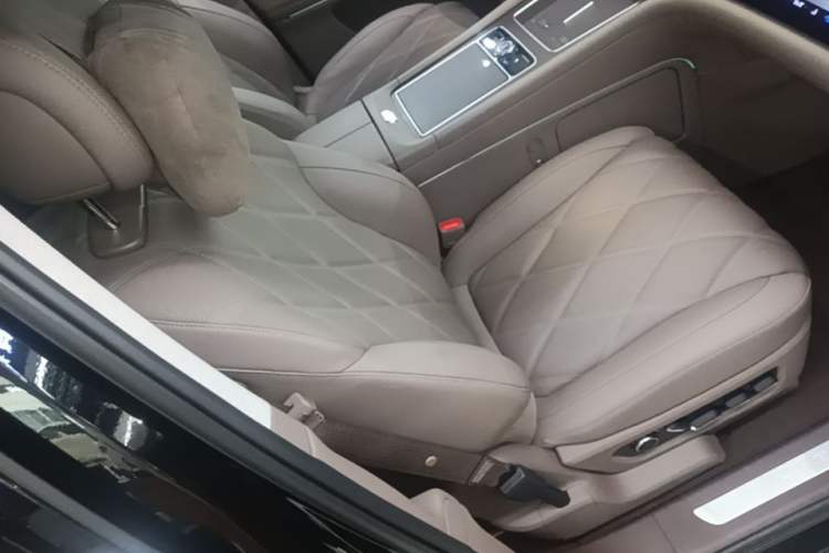 Used Hima AITO M9 2025 Extended-Range Ultra Version 52 kWh 6-Seater Right Front Seat