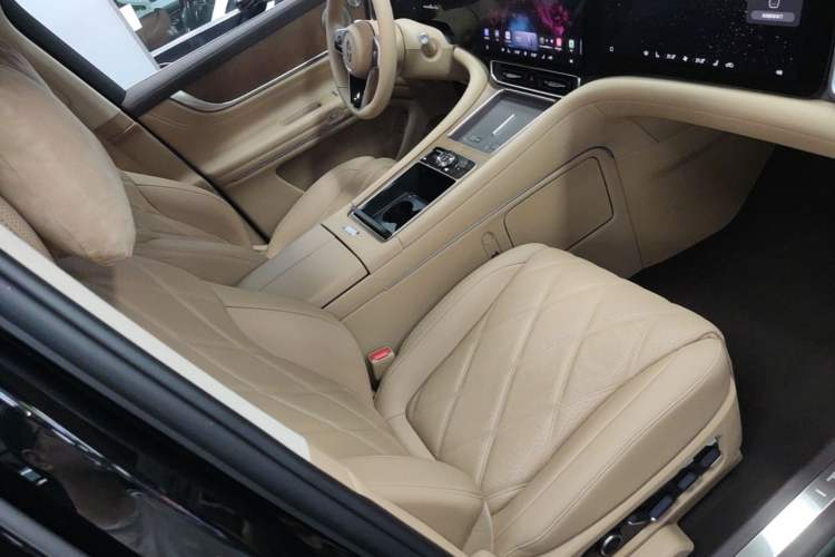 Used Hima AITO M9 2025 Extended-Range Ultra Version 52 kWh 6-Seater Right Front Seat