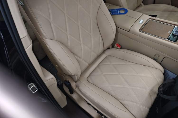 Used Hima AITO M9 2025 Extended-Range Ultra Version 52 kWh 5-Seater Edition Right Front Seat