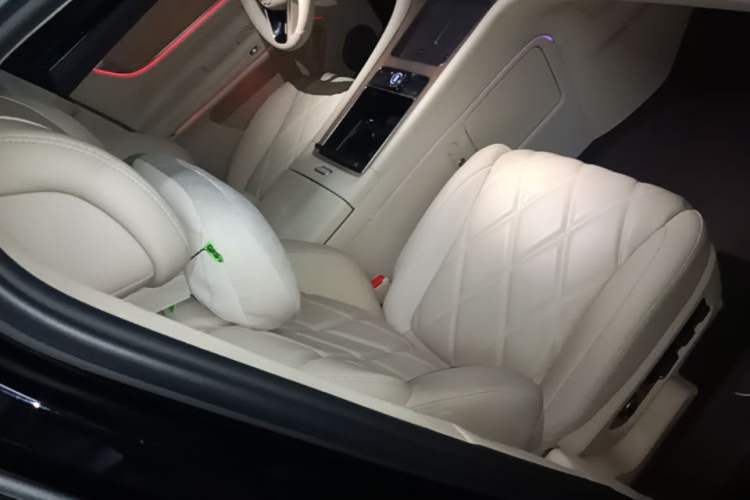 Used Hima AITO M9 2025 Extended-Range Ultra Version 52 kWh 6-Seater Right Front Seat