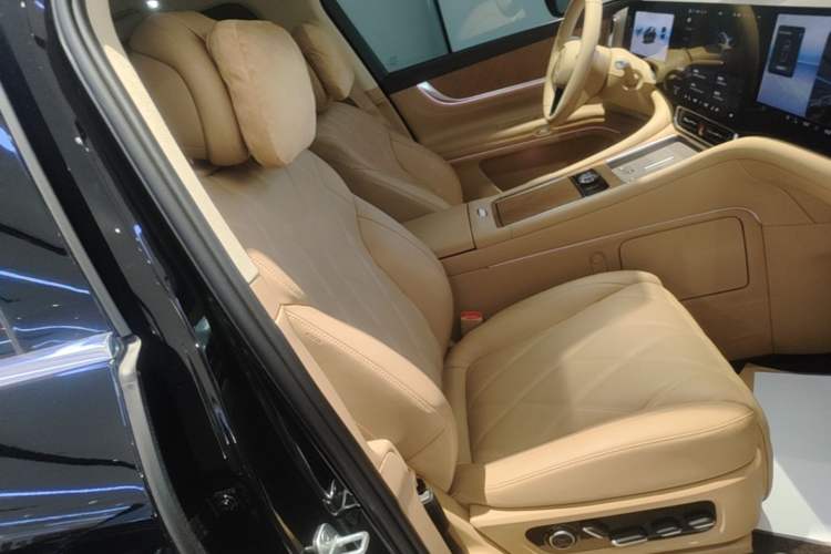 Used Hima AITO M9 2025 Extended-Range Ultra Version 52 kWh 5-Seater Edition Right Front Seat