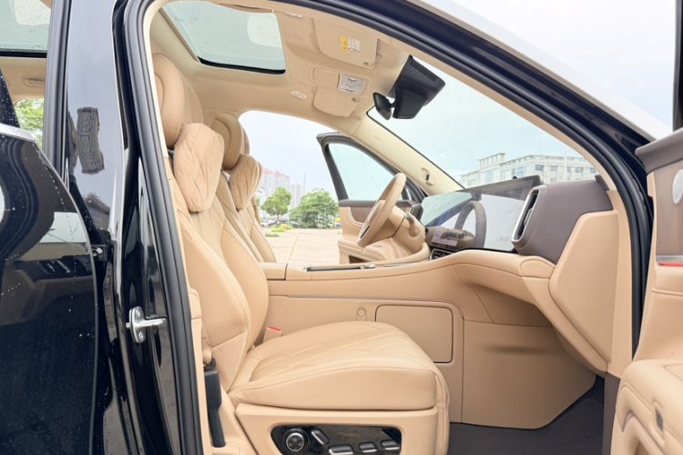 Used Hima AITO M9 2025 Extended-Range Ultra Version 52 kWh 6-Seater Right Front Seat
