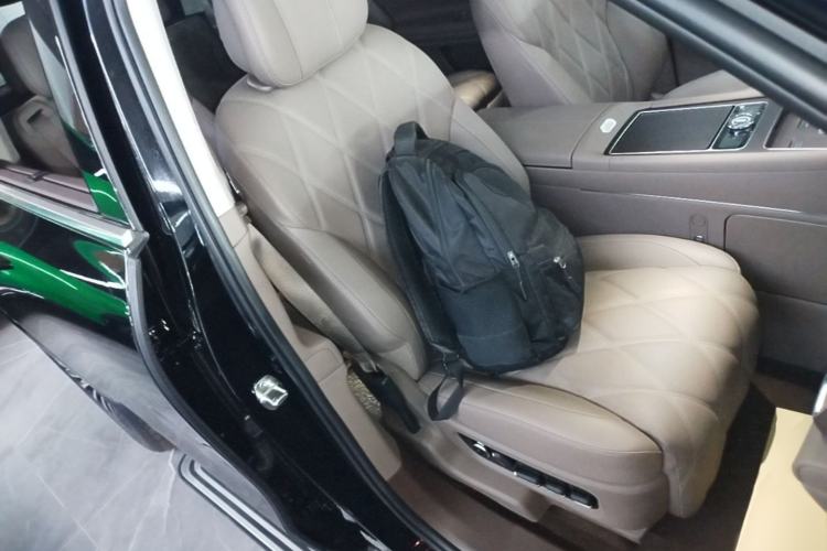 Used Hima AITO M9 2025 Extended-Range Ultra Version 52 kWh 6-Seater Right Front Seat