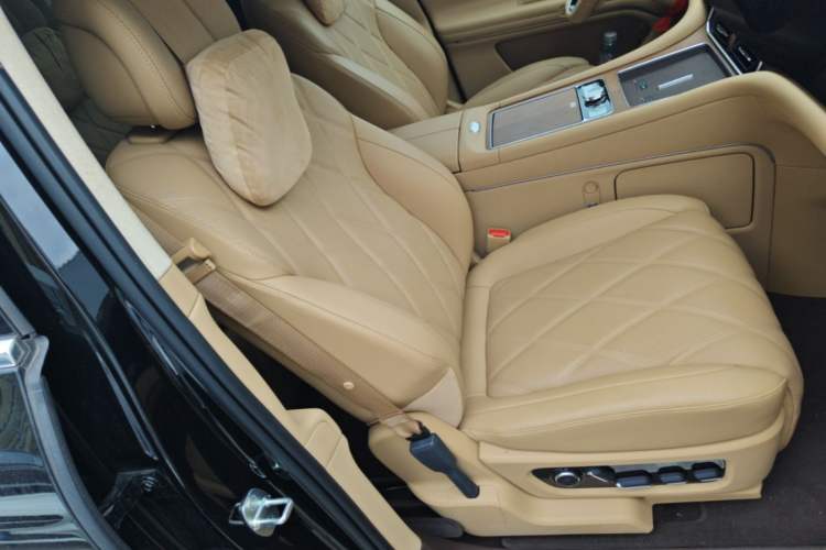 Used Hima AITO M9 2025 Extended-Range Max Version 52 kWh 6-Seater Edition Right Front Seat