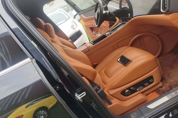 Used Hima AITO M9 2025 Extended-Range Max Version 52 kWh 6-Seater Edition Right Front Seat