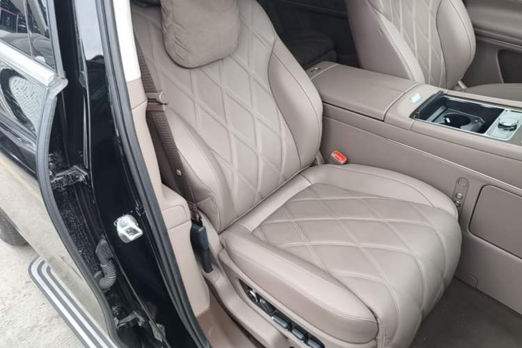 Used Hima AITO M9 2025 Extended-Range Ultra Version 52 kWh 6-Seater Right Front Seat