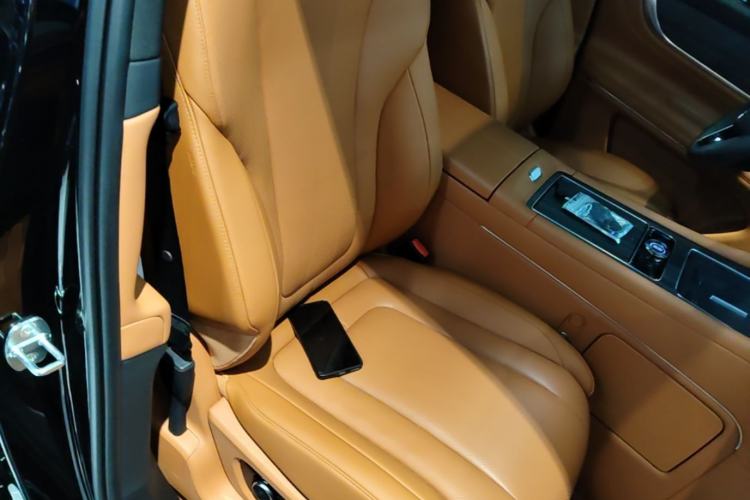 Used Hima AITO M9 2025 Extended-Range Ultra Version 52 kWh 6-Seater Right Front Seat