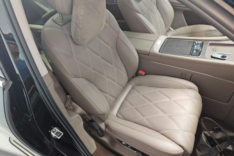 Used Hima AITO M9 2025 Extended-Range Ultra Version 52 kWh 6-Seater Right Front Seat