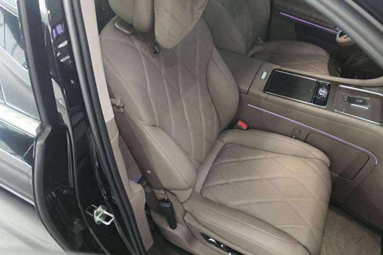 Used Hima AITO M9 2025 Extended-Range Ultra Version 52 kWh 6-Seater Right Front Seat
