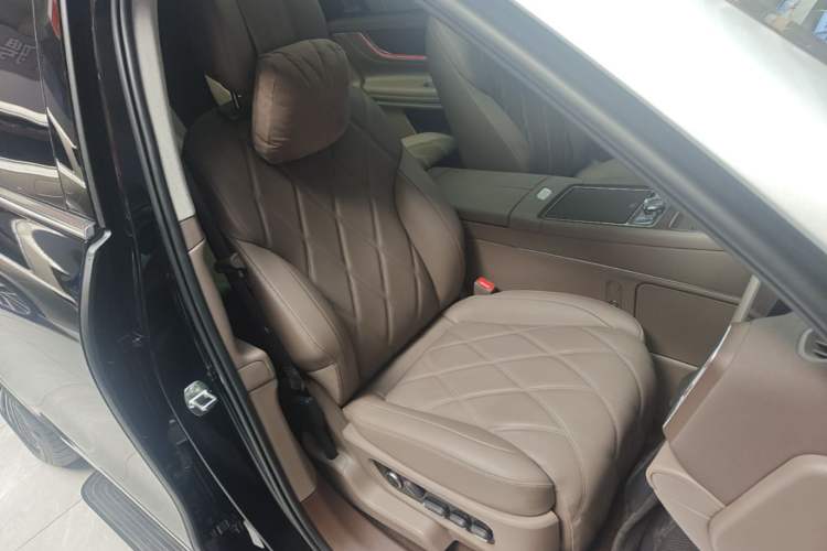 Used Hima AITO M9 2025 Extended-Range Ultra Version 52 kWh 6-Seater Right Front Seat