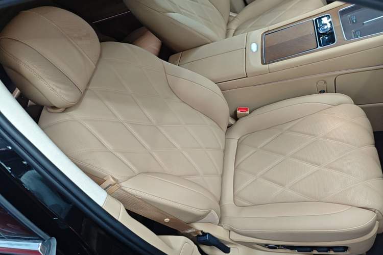 Used Hima AITO M9 2025 Extended-Range Ultra Version 52 kWh 6-Seater Right Front Seat