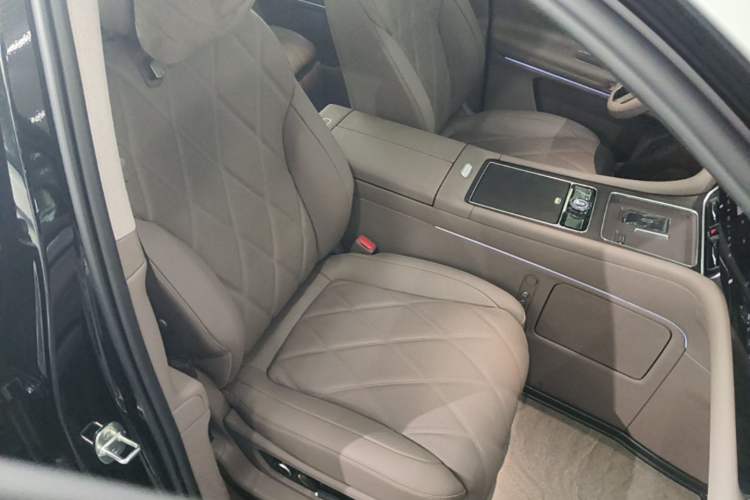 Used Hima AITO M9 2025 Extended-Range Ultra Version 52 kWh 6-Seater Right Front Seat