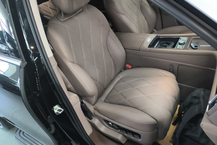Used Hima AITO M9 2025 Extended-Range Ultra Version 52 kWh 5-Seater Edition Right Front Seat