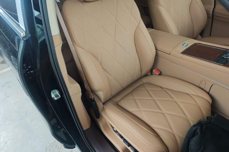 Used Hima AITO M9 2025 Extended-Range Ultra Version 52 kWh 5-Seater Edition Right Front Seat