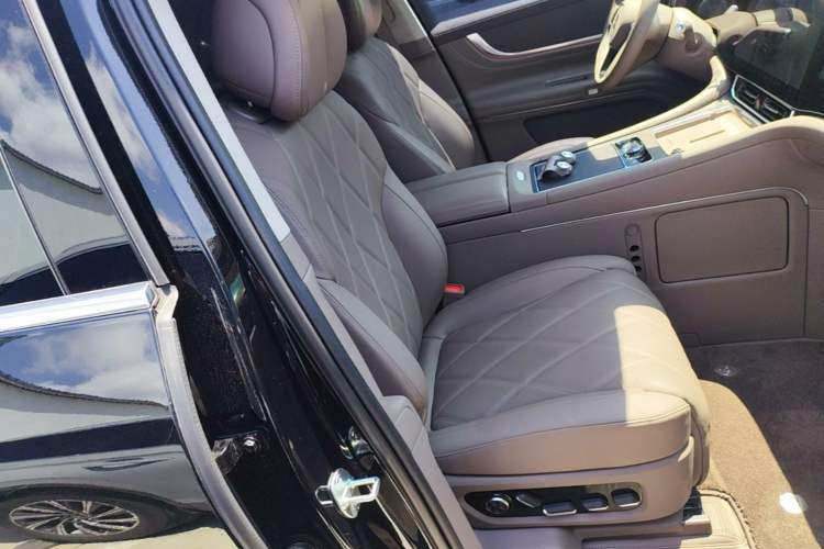 Used Hima AITO M9 2025 Extended-Range Ultra Version 52 kWh 5-Seater Edition Right Front Seat