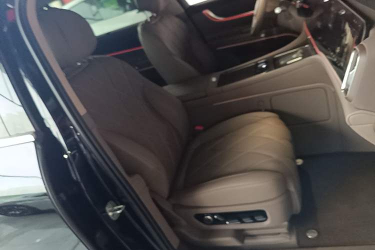 Used Hima AITO M9 2025 Extended-Range Ultra Version 52 kWh 6-Seater Right Front Seat