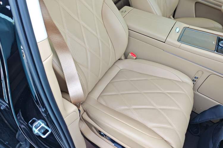 Used Hima AITO M9 2025 Extended-Range Ultra Version 52 kWh 6-Seater Right Front Seat