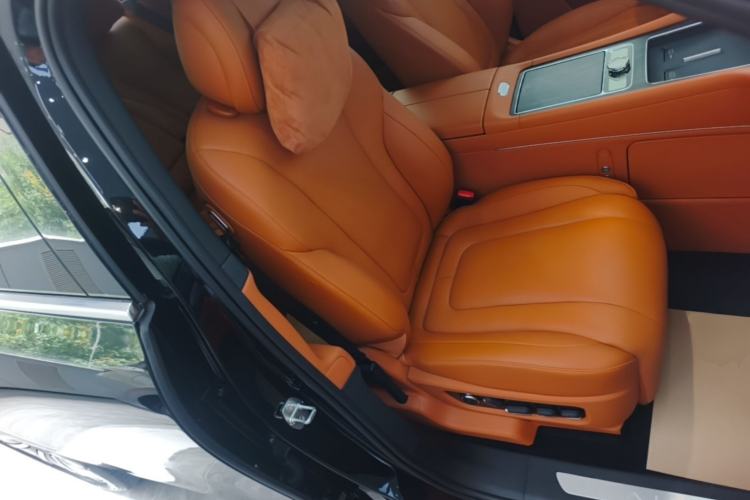 Used Hima AITO M9 2025 Extended-Range Ultra Version 52 kWh 5-Seater Edition Right Front Seat