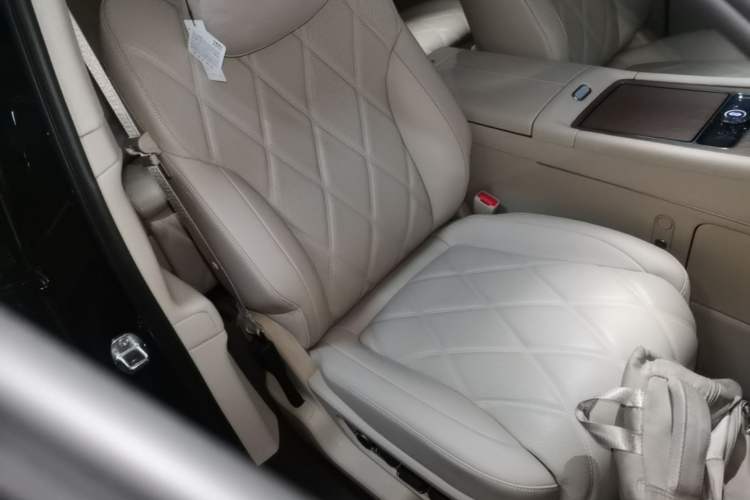 Used Hima AITO M9 2025 Extended-Range Ultra Version 52 kWh 6-Seater Right Front Seat
