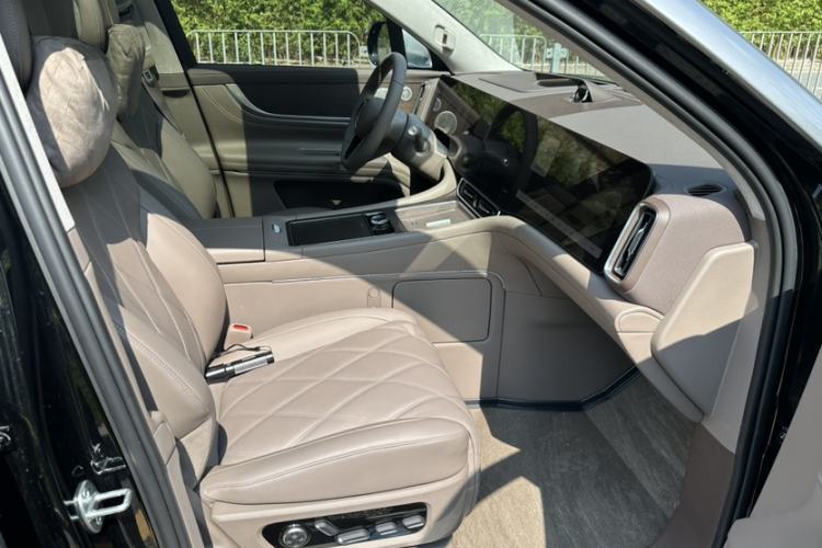 Used Hima AITO M9 2025 Extended-Range Ultra Version 52 kWh 6-Seater Right Front Seat