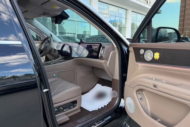 Used Hima AITO M9 2025 Extended-Range Max Version 52 kWh 5-Seater Edition Right Front Seat