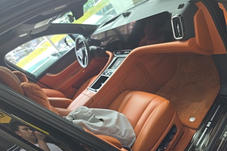 Used Hima AITO M9 2025 Extended-Range Max Version 52 kWh 6-Seater Edition Right Front Seat