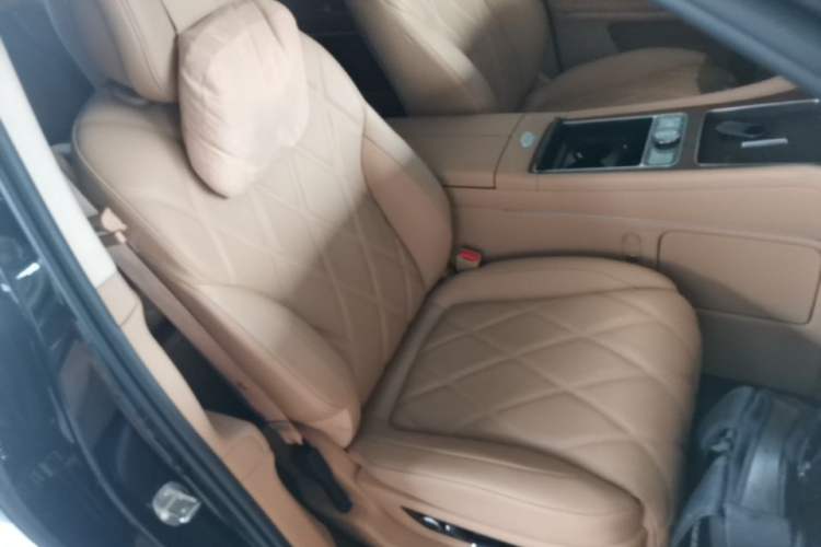 Used Hima AITO M9 2025 Extended-Range Ultra Version 52 kWh 6-Seater Right Front Seat
