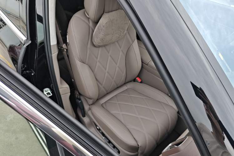 Used Hima AITO M9 2025 Extended-Range Ultra Version 52 kWh 6-Seater Right Front Seat