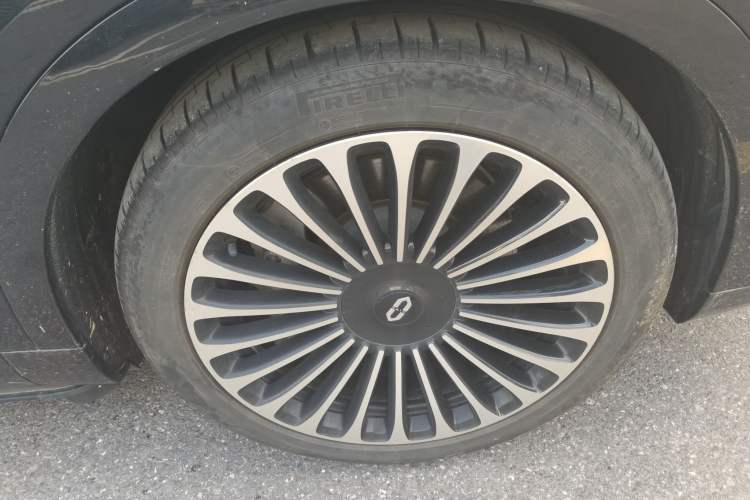 Used Hima AITO M9 2025 Extended-Range Ultra Version 52 kWh 6-Seater Right Front Wheel Hub