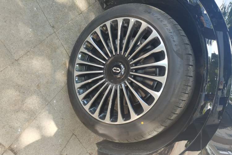 Used Hima AITO M9 2025 Extended-Range Ultra Version 52 kWh 6-Seater Right Front Wheel Hub
