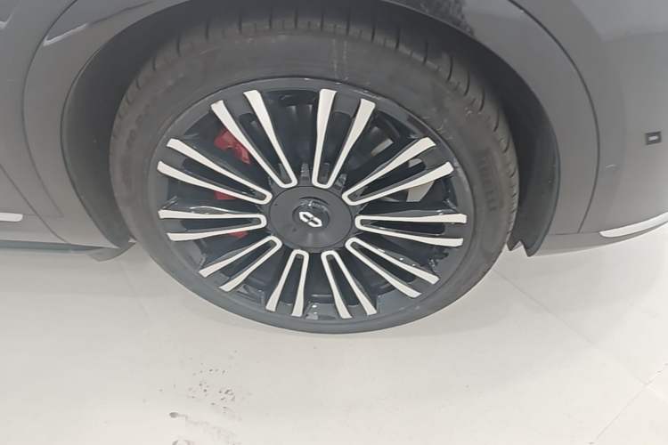 Used Hima AITO M9 2025 Extended-Range Ultra Version 52 kWh 6-Seater Right Front Wheel Hub