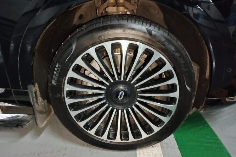Used Hima AITO M9 2025 Extended-Range Ultra Version 52 kWh 5-Seater Edition Right Front Wheel Hub
