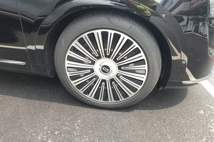 Used Hima AITO M9 2025 Extended-Range Ultra Version 52 kWh 6-Seater Right Front Wheel Hub