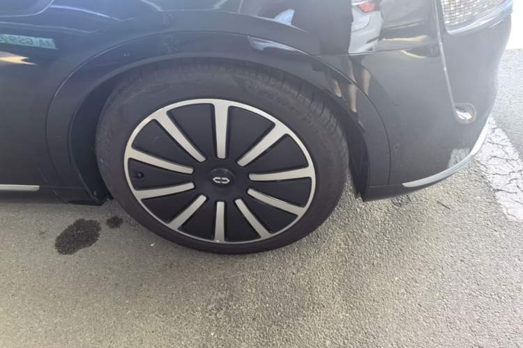 Used Hima AITO M9 2025 Extended-Range Max Version 52 kWh 5-Seater Edition Right Front Wheel Hub