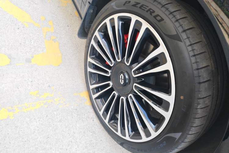 Used Hima AITO M9 2025 Pure Electric Ultra Version 100 kWh 6-Seater Model Right Front Wheel Hub