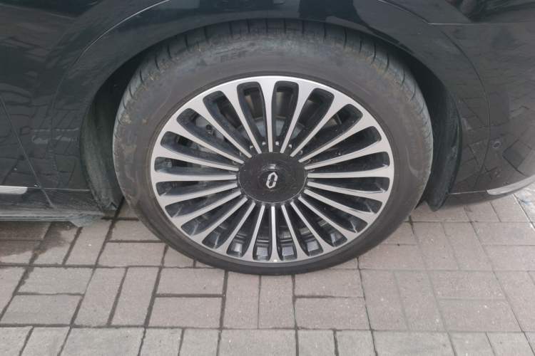 Used Hima AITO M9 2025 Extended-Range Ultra Version 52 kWh 6-Seater Right Front Wheel Hub