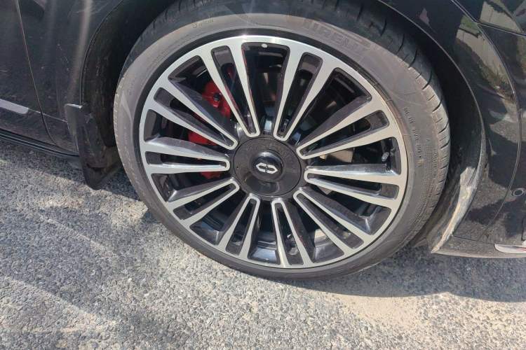 Used Hima AITO M9 2025 Extended-Range Ultra Version 52 kWh 6-Seater Right Front Wheel Hub