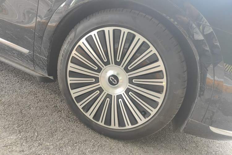 Used Hima AITO M9 2025 Pure Electric Ultra Version 100 kWh 6-Seater Model Right Front Wheel Hub